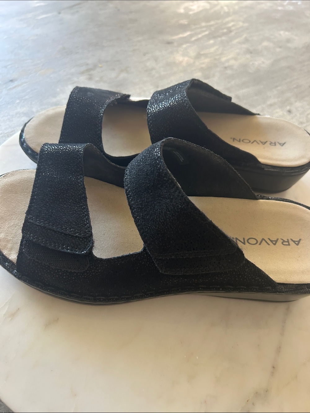 Aravon Black Metallic Suede
Cambridge 2 Strap Sandal women’s size 10 - Picture 5 of 12
